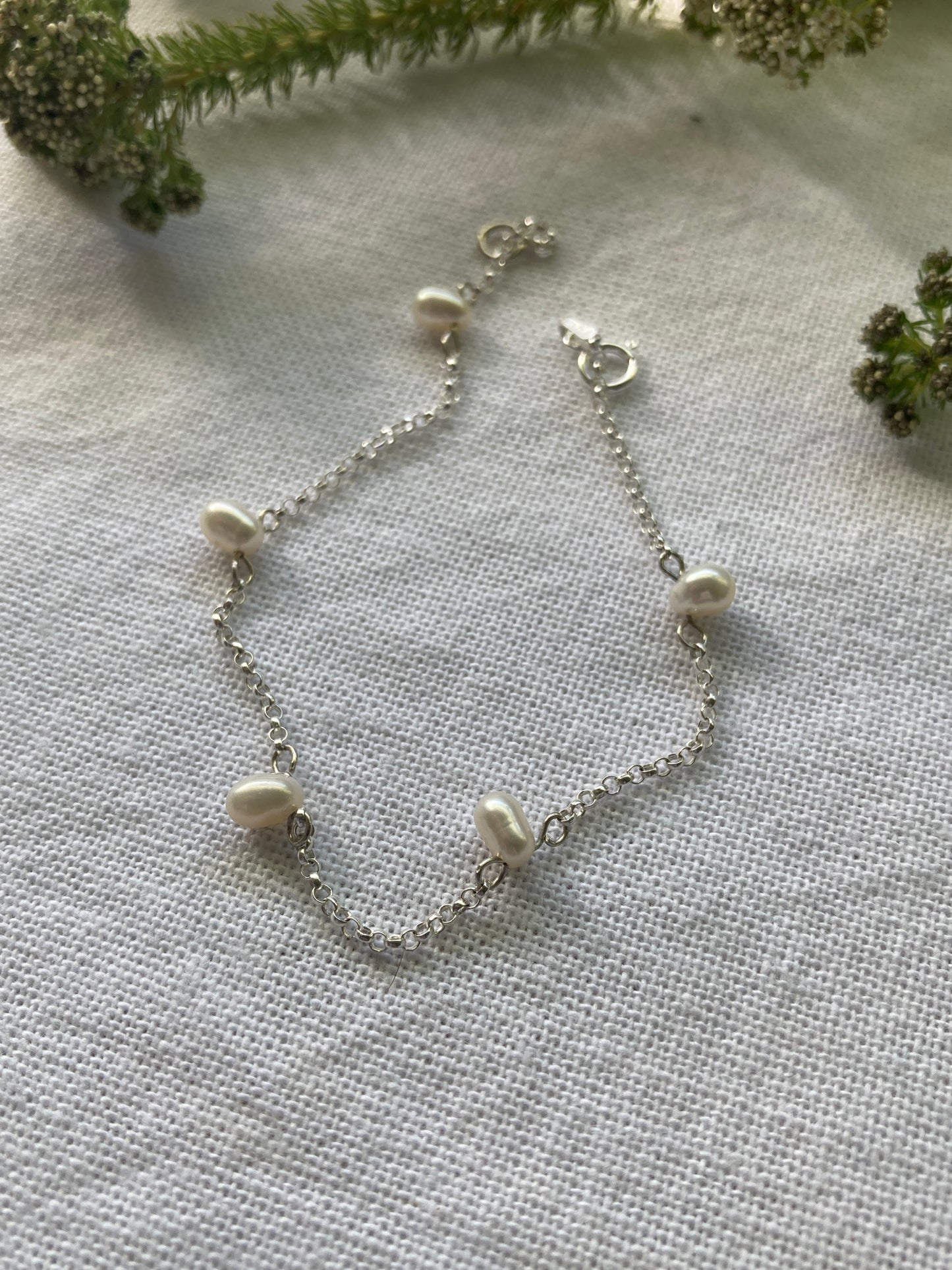 Sterling Silver Chain Bracelet with 5 White Pearls