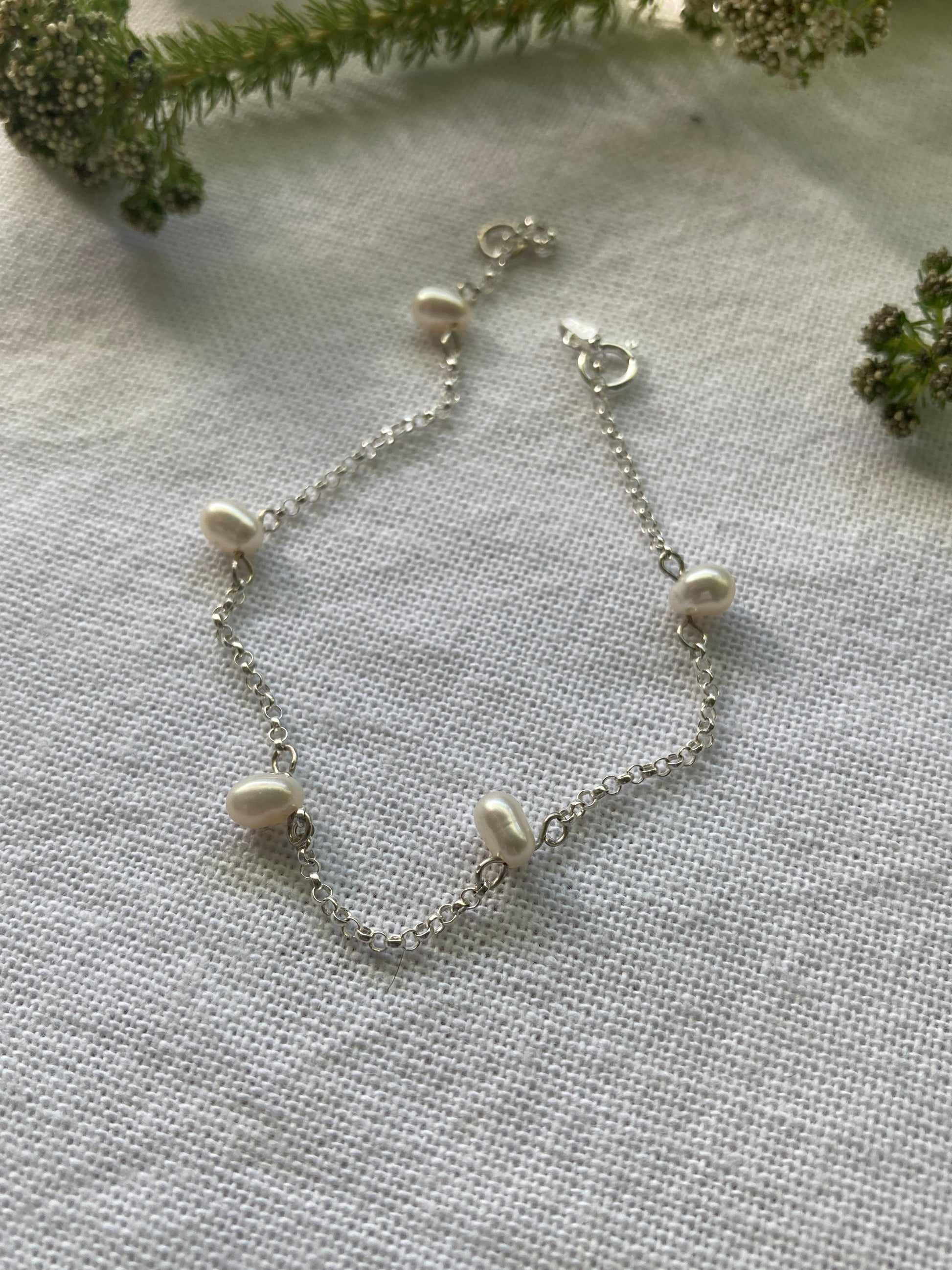 Sterling Silver Chain Bracelet with 5 White Pearls