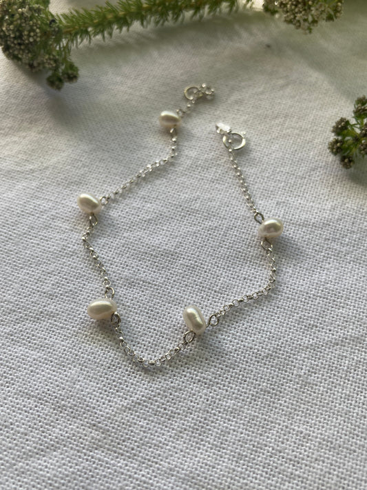 Sterling Silver Chain Bracelet with 5 White Pearls