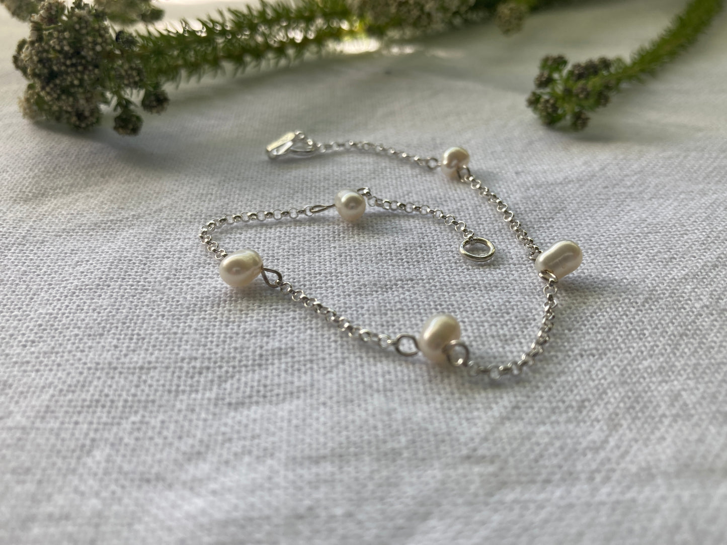 Sterling Silver Chain Bracelet with 5 White Pearls