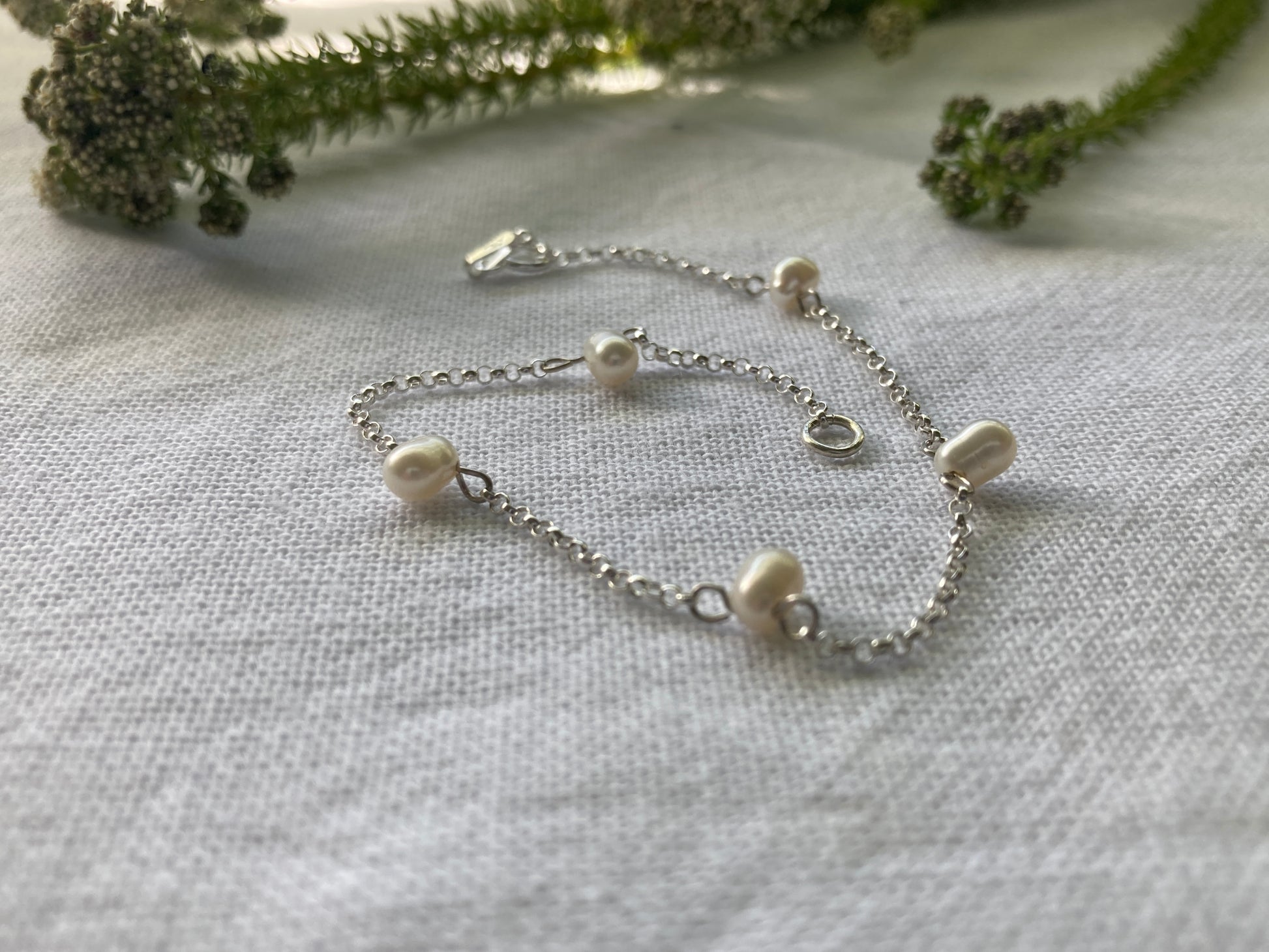 Sterling Silver Chain Bracelet with 5 White Pearls