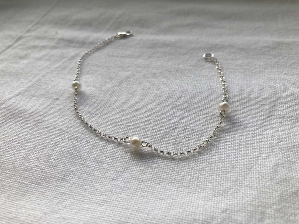Sterling Silver Chain Bracelet with 3 White Pearls