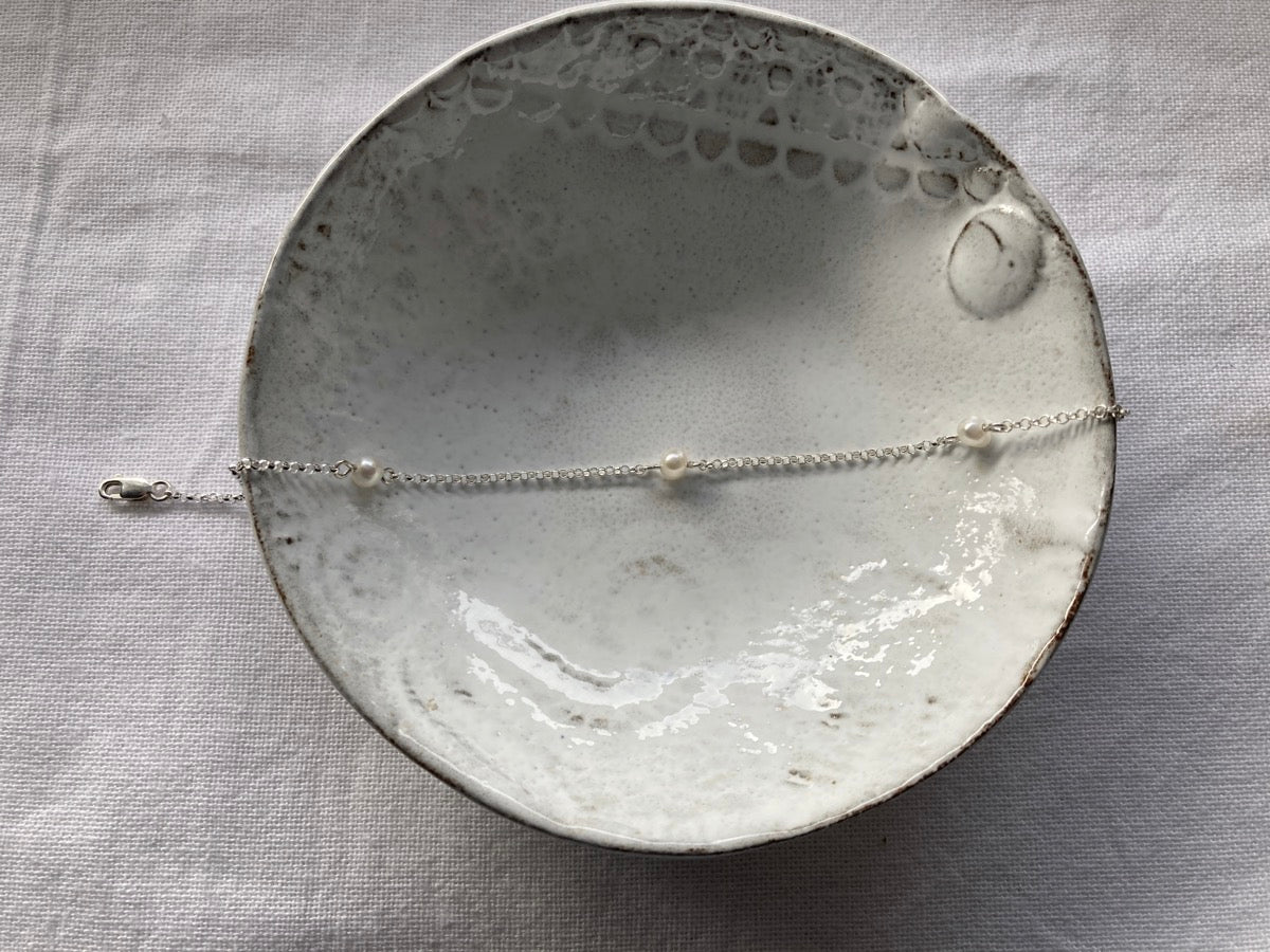 Scattered Pearl Bracelet