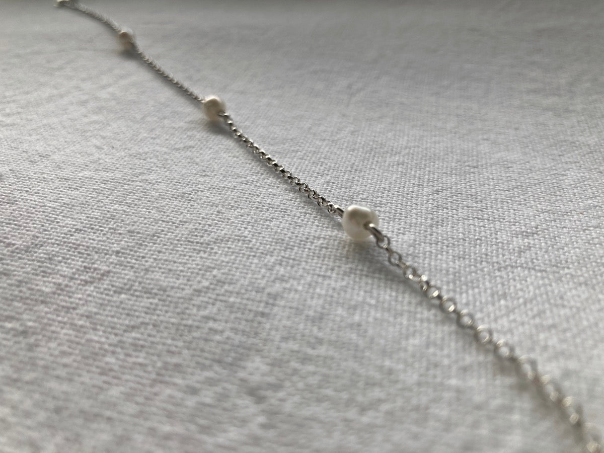 Scattered Pearl Bracelet