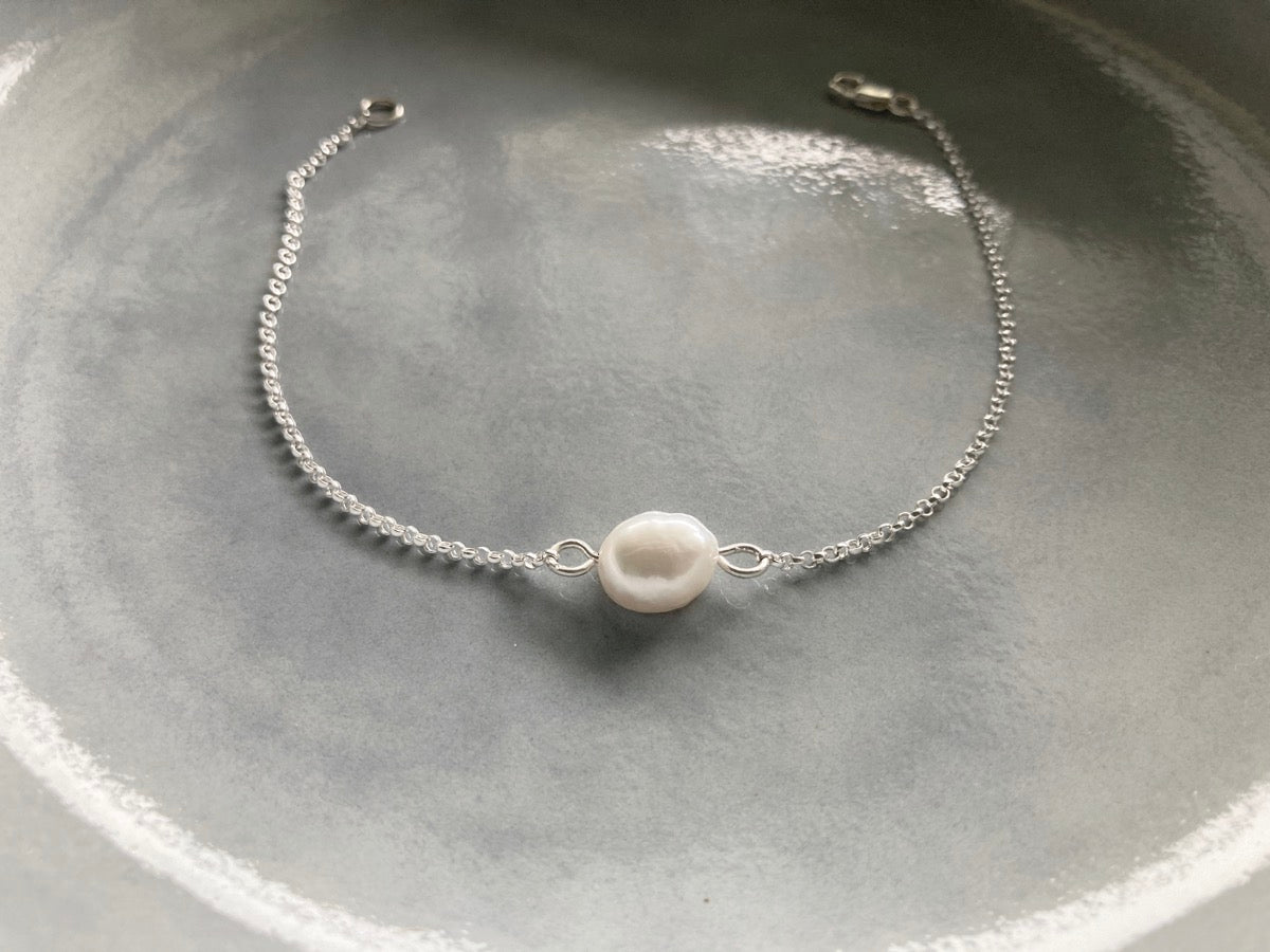 Single Medium Wonky Pearl on Sterling SiIver Chain