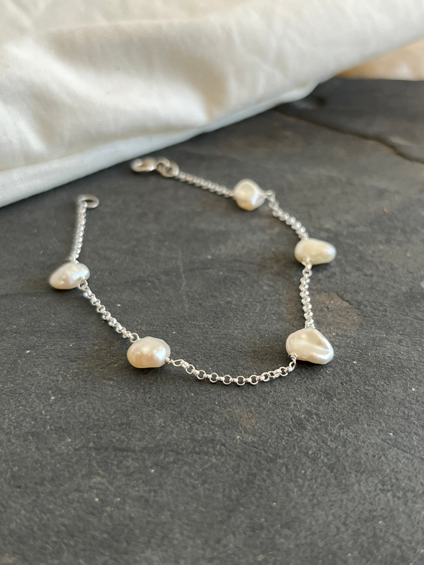 STROOI Wonky Pearl Bracelet