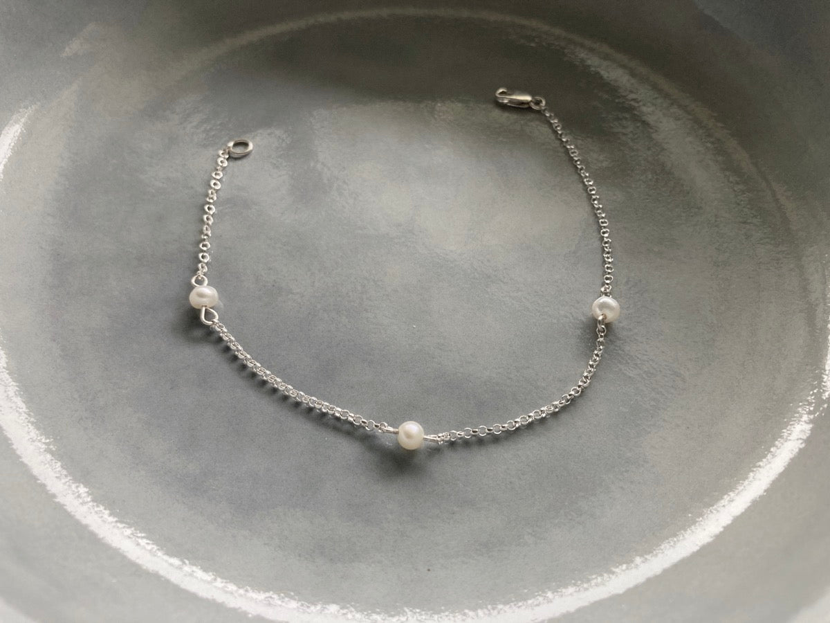 Sterling Silver Chain Bracelet with 3 White Pearls