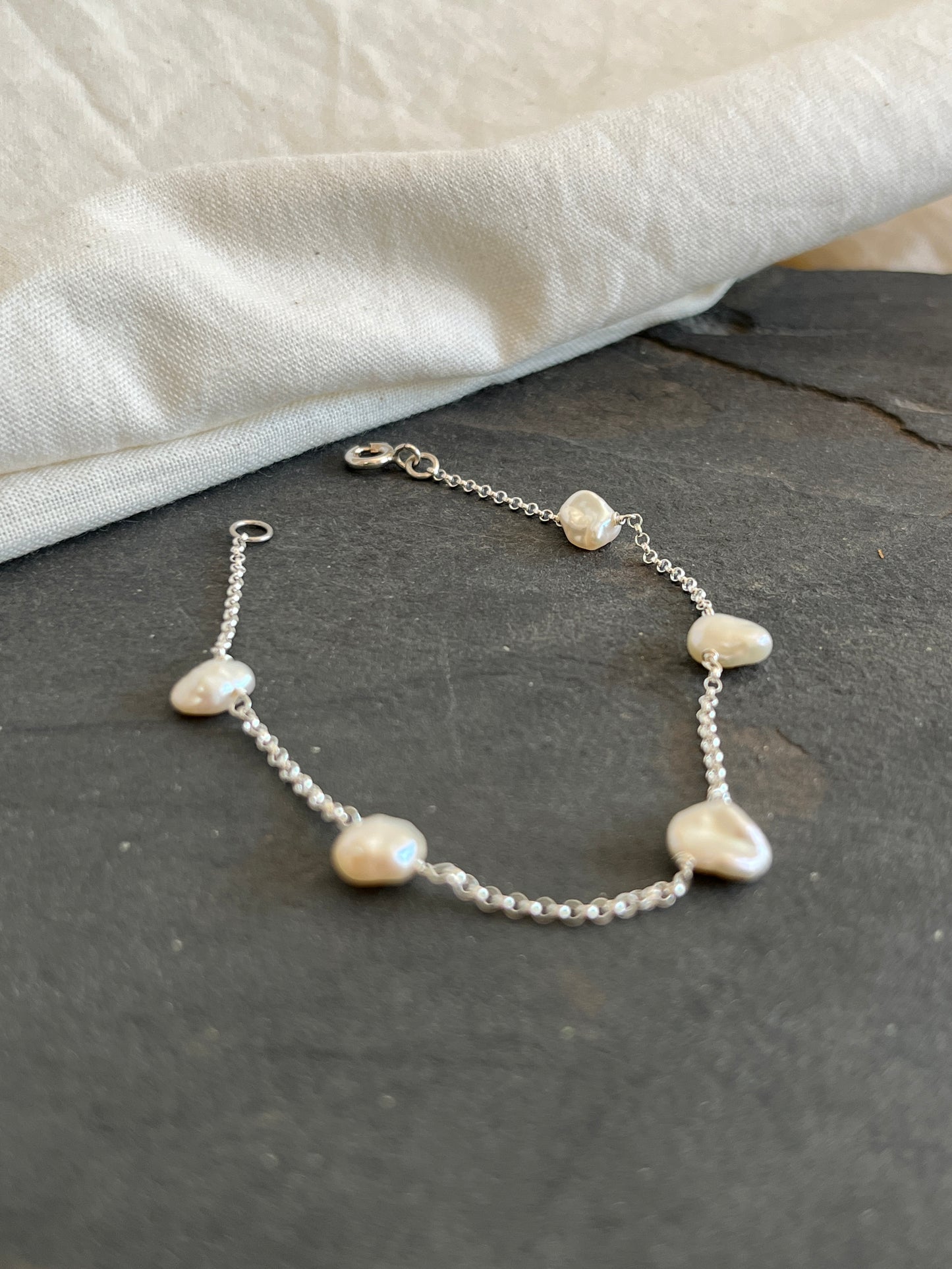 STROOI Wonky Pearl Bracelet