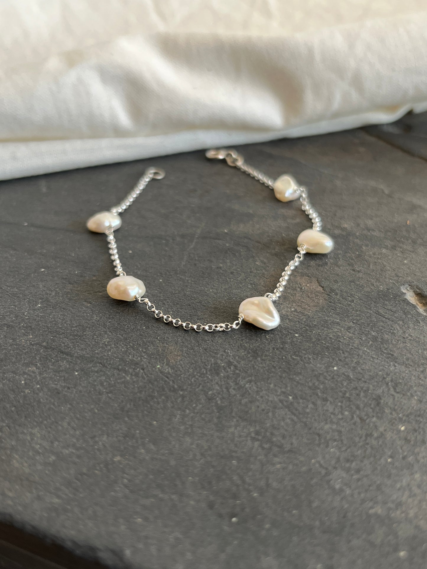 STROOI Wonky Pearl Bracelet