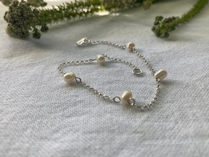 Sterling Silver Chain Bracelet with 5 White Pearls
