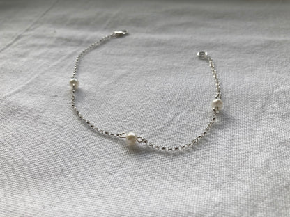 Sterling Silver Chain Bracelet with 3 White Pearls