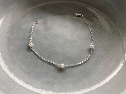 Sterling Silver Chain Bracelet with 3 White Pearls