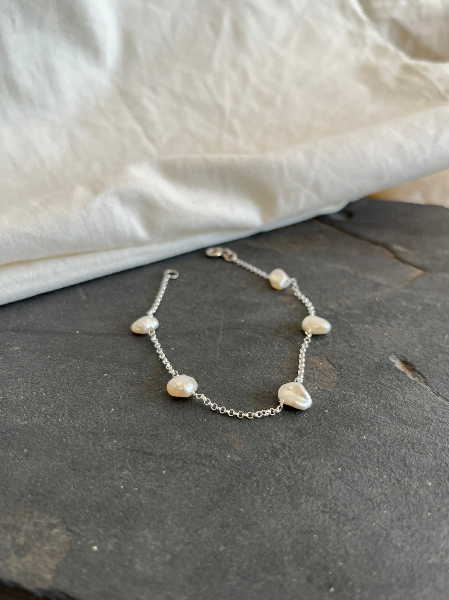 STROOI Wonky Pearl Bracelet
